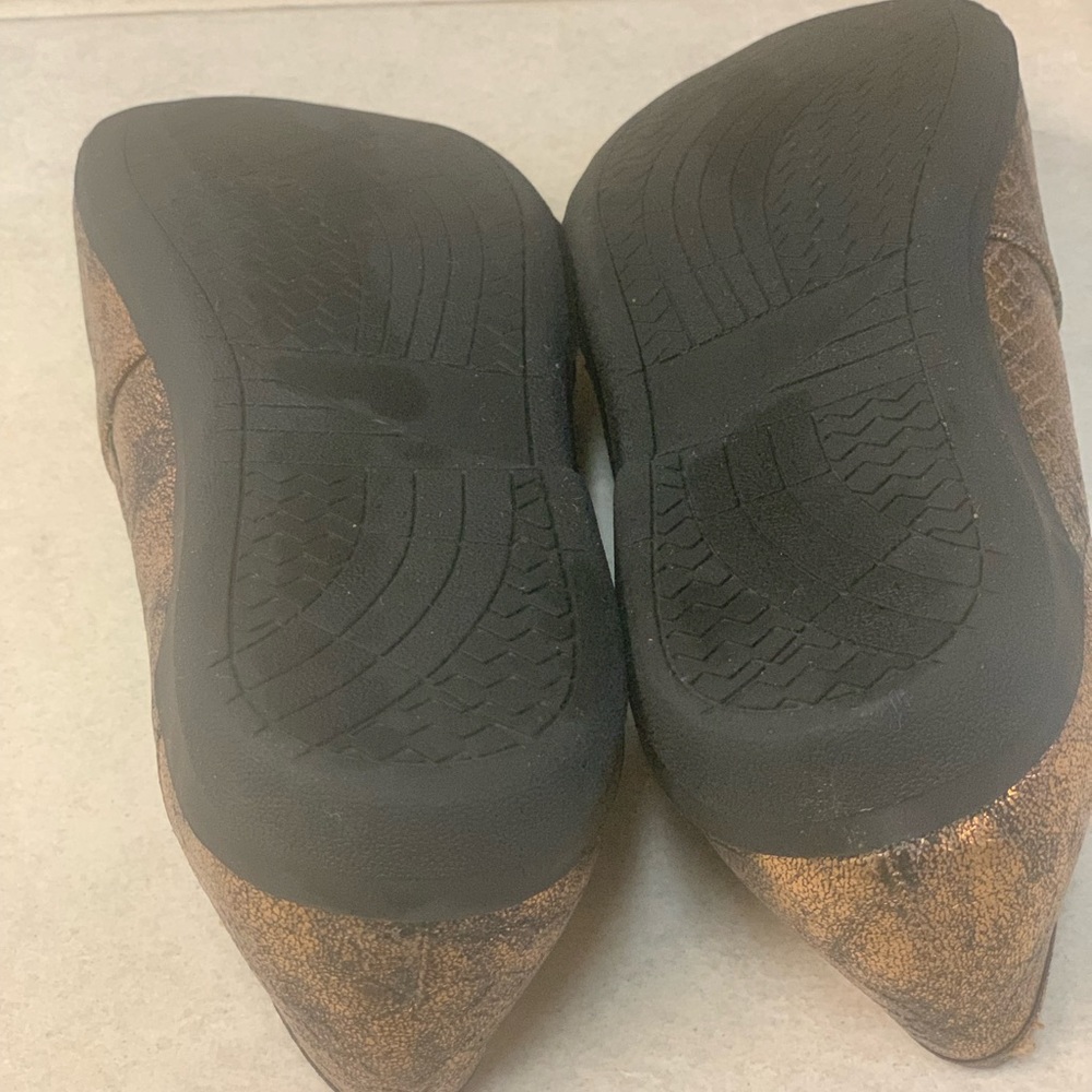 🦁BRONZE LOAFERS (6.5 medium)🦁 - Picture 4 of 8